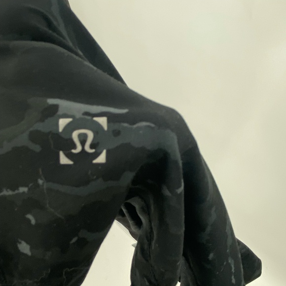 Lululemon T.H.E. Short Liner-less 7" Athletic Shorts Camouflage Blue Size Large - Picture 5 of 6